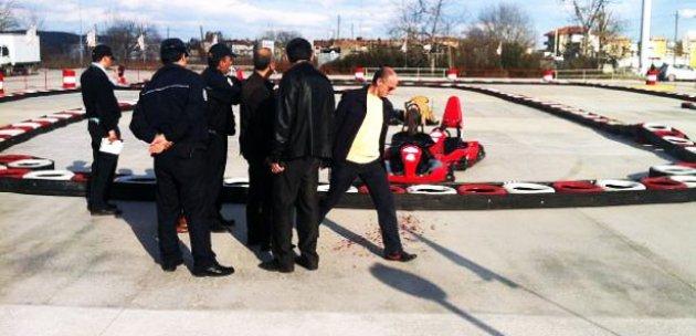 Emniyet kemeri başını kopardı