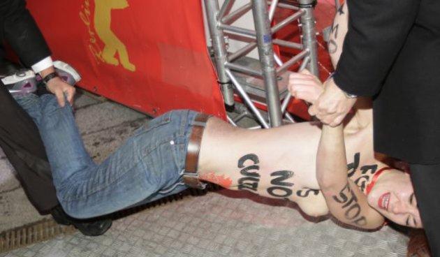 FEMEN'den kadın sünnetine hayır protestosu