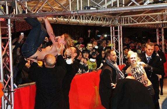 FEMEN'den kadın sünnetine hayır protestosu