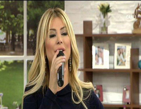 Songül Karlı'nın silikonlu dudakları kapanmıyor