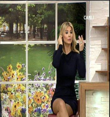 Songül Karlı'nın silikonlu dudakları kapanmıyor