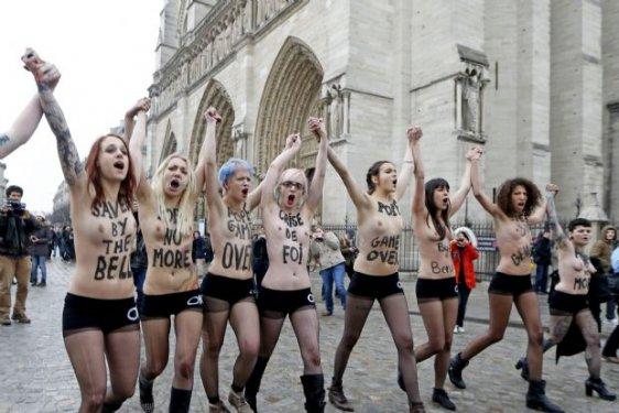 Femen Papa´nın istifasını kutladı