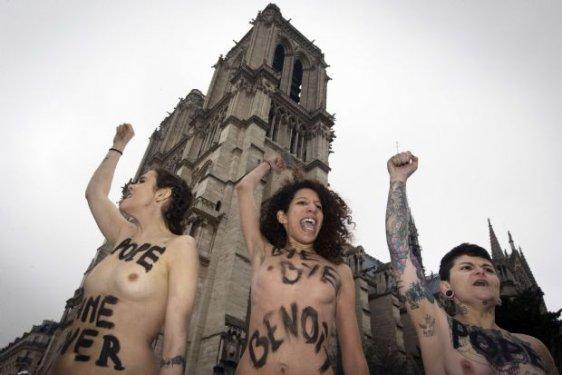 Femen Papa´nın istifasını kutladı