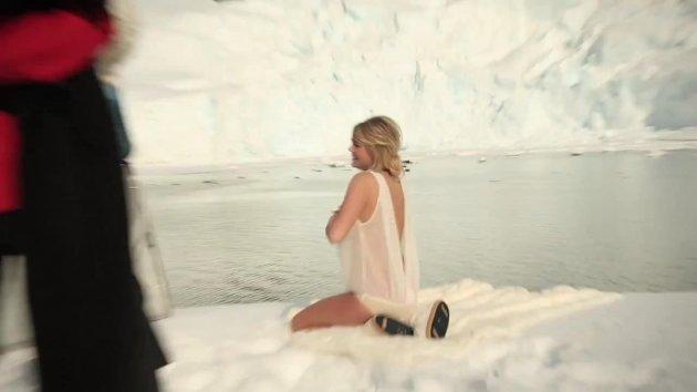 Kate Upton eksi 33 derecede bikinili