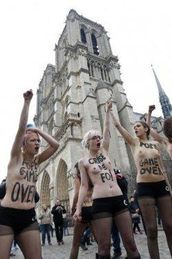 Femen Papa´nın istifasını kutladı