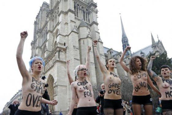 Femen Papa´nın istifasını kutladı