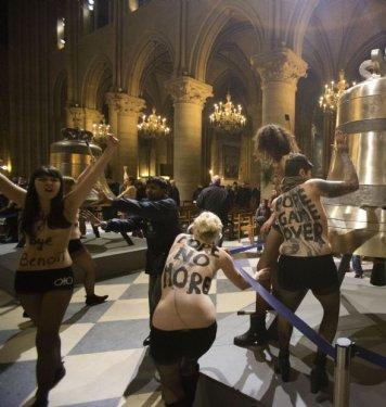 Femen Papa´nın istifasını kutladı
