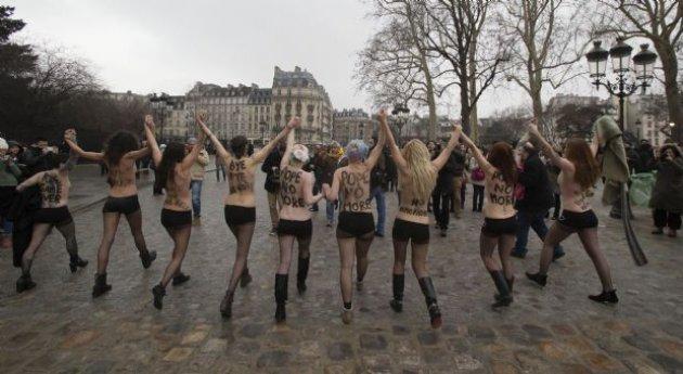 Femen Papa´nın istifasını kutladı