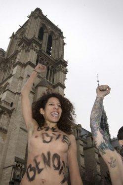 Femen Papa´nın istifasını kutladı