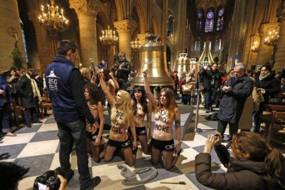 Femen Papa´nın istifasını kutladı