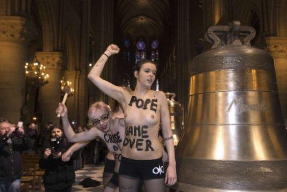 Femen Papa´nın istifasını kutladı