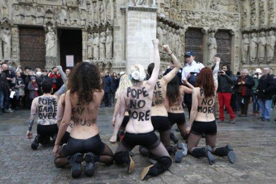Femen Papa´nın istifasını kutladı