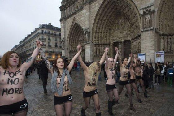 Femen Papa´nın istifasını kutladı