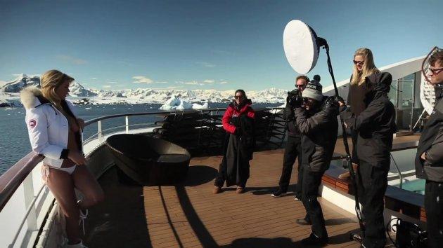 Kate Upton eksi 33 derecede bikinili