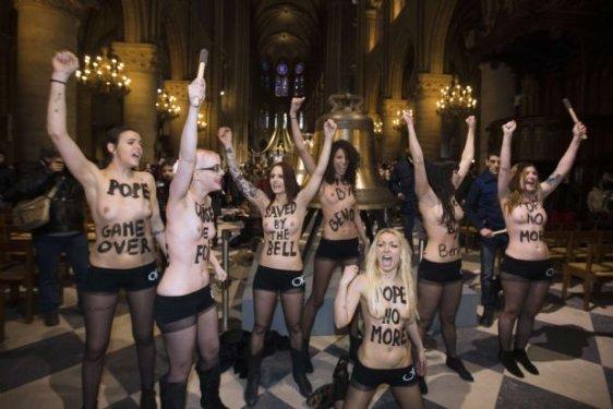 Femen Papa´nın istifasını kutladı