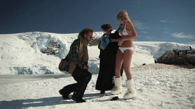 Kate Upton eksi 33 derecede bikinili