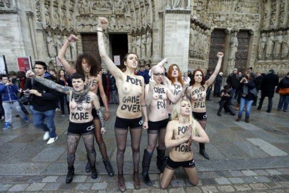 Femen Papa´nın istifasını kutladı
