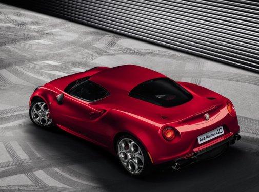 Alfa Romeo 4C yüzünü gösterdi - Foto Galeri