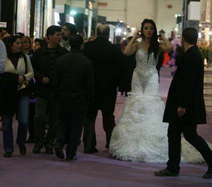 İzmir'de Araplara özel gelinlik defilesi