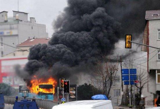 Okmeydanı'nda halk otobüsüne saldırı
