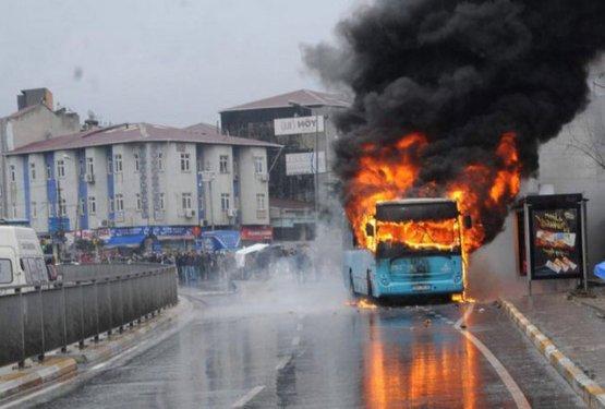 Okmeydanı'nda halk otobüsüne saldırı