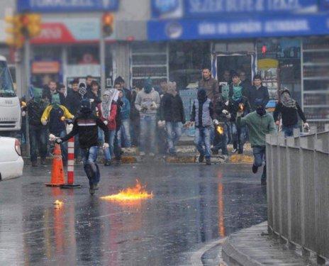 Okmeydanı'nda halk otobüsüne saldırı
