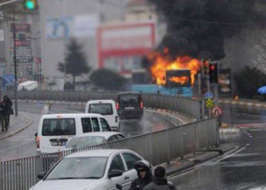 Okmeydanı'nda halk otobüsüne saldırı