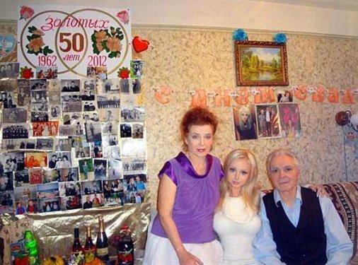 Gerçek Barbie Valeria'nın ailesi ve dostları