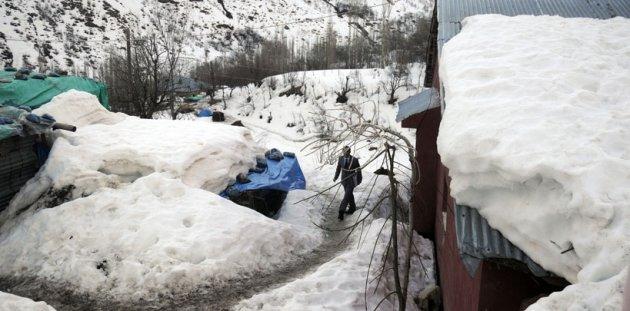 Hakkari'de öğrenciler okullarını arıyor