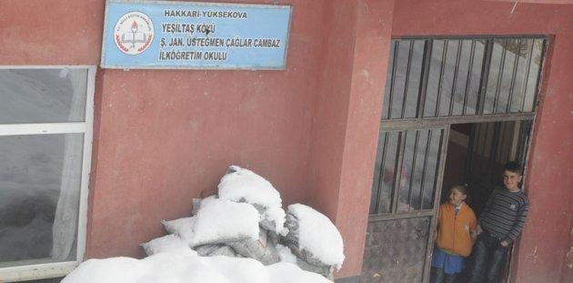 Hakkari'de öğrenciler okullarını arıyor