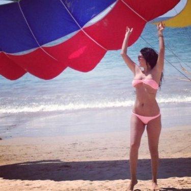 Ebru Polat'ın bikinili reismleri rekora koşuyor