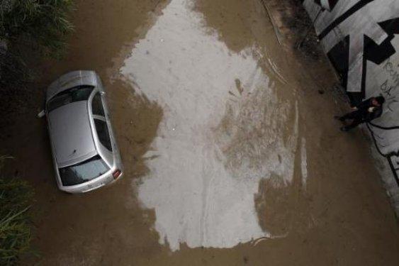 Atina sular altında