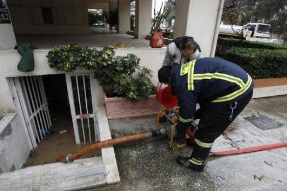 Atina sular altında