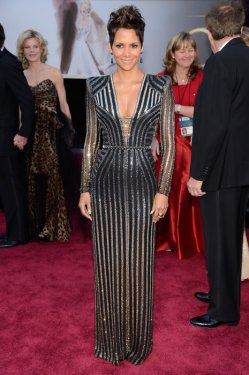 85. Oscar Töreni - Kırmızı Halı 