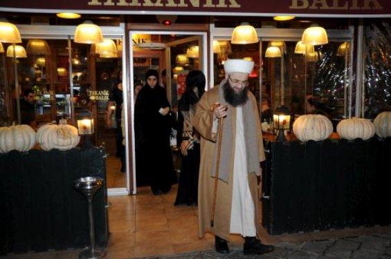 Cübbeli Ahmet'in boğaz keyfi