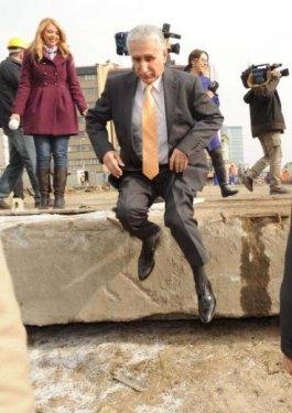 Talatpaşa köprüsü taşınarak yıkılıyor