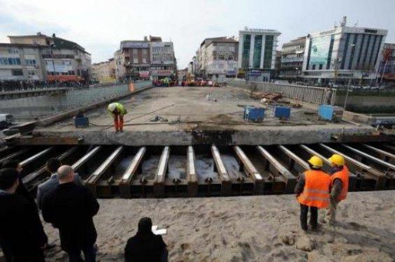 Talatpaşa köprüsü taşınarak yıkılıyor