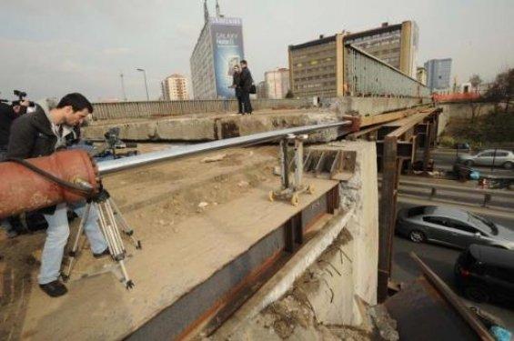 Talatpaşa köprüsü taşınarak yıkılıyor