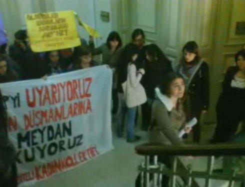 Kadın protestoculara görevlilerden sert müdahale