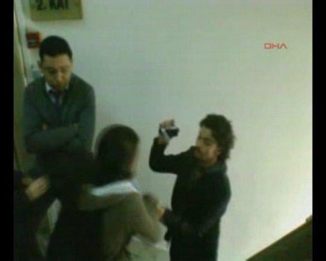 Kadın protestoculara görevlilerden sert müdahale