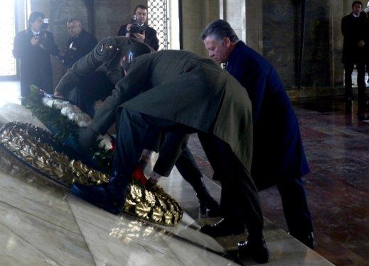 Ürdün Kralı Anıtkabir ziyaretinde ağladı