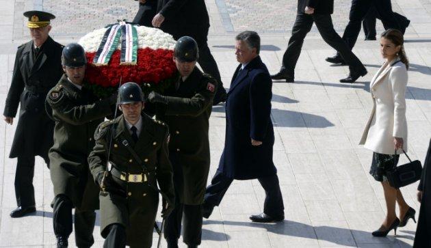 Ürdün Kralı Anıtkabir ziyaretinde ağladı