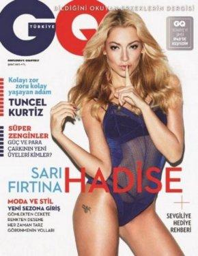 Hadise makyajını iç çamaşırıyla yaptırıyor 