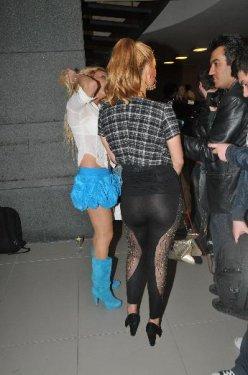 Esra-Ceyda kardeşler iç çamaşırsız görüntülendi