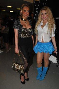 Esra-Ceyda kardeşler iç çamaşırsız görüntülendi