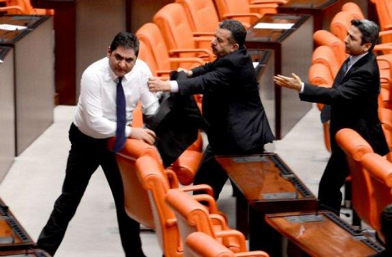 TBMM'de AK Partili ve CHP'li vekiller arasında gerginlik