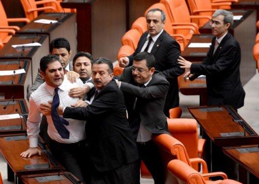 TBMM'de AK Partili ve CHP'li vekiller arasında gerginlik