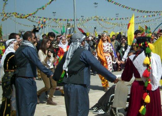Diyarbakır'da tarihi Nevruz kutlaması