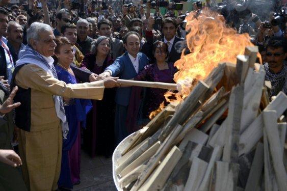 Diyarbakır'da tarihi Nevruz kutlaması