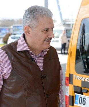 Binali Yıldırım taksi şoförü oldu